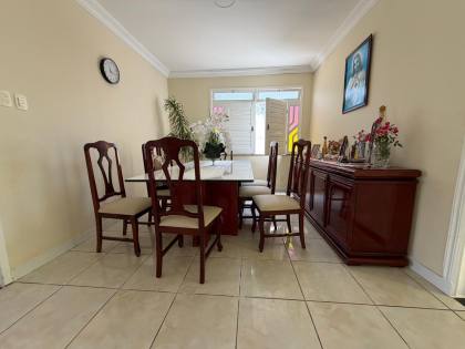 Belissima Casa na Área mais nobre da atalaia !