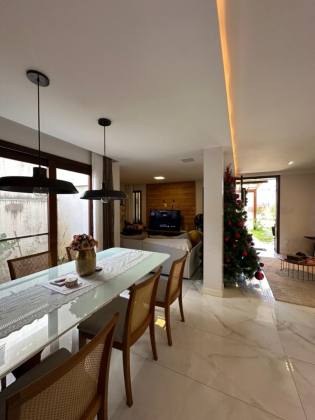 Casa no Condomínio Demerval Mattos – Exclusividade, Natureza e Localização Privilegiada na Atalaia