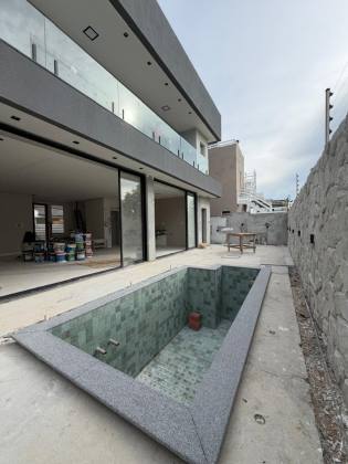 Casa Duplex Recém-Construída à Venda – Condomínio Fragata | Bairro Aruana