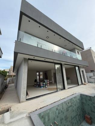 Casa Duplex Recém-Construída à Venda – Condomínio Fragata | Bairro Aruana