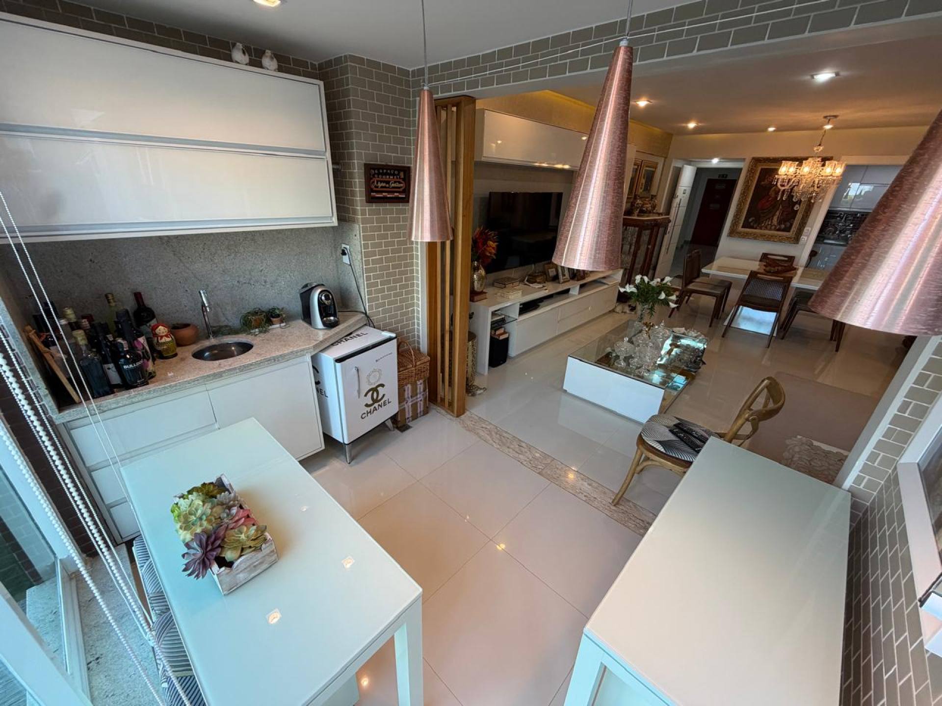 Apartamento reformado no Jardins de Londres | 111m² | Sombra total.