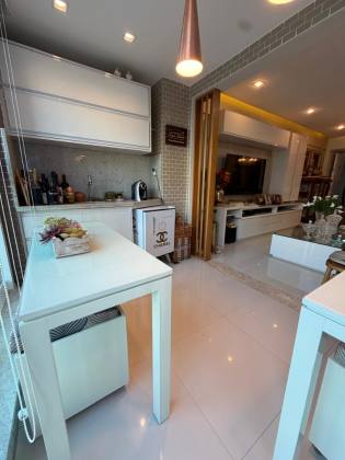 Apartamento reformado no Jardins de Londres | 111m² | Sombra total.
