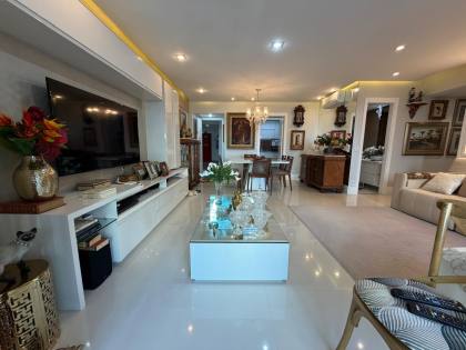 Apartamento reformado no Jardins de Londres | 111m² | Sombra total.