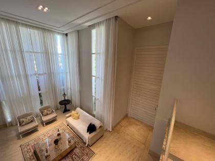 Condomínio Park Ville | 1.014m² de Terreno | 464m² Construídos