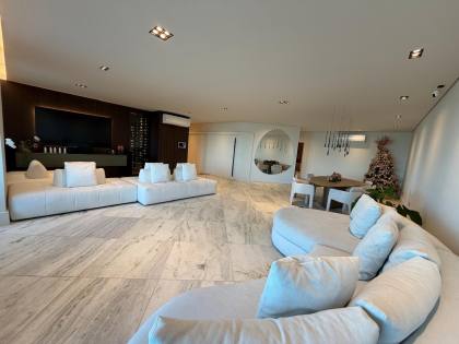 Mansão Cleonice Barreto | 300m² | Porteira Fechada | Beira-Mar