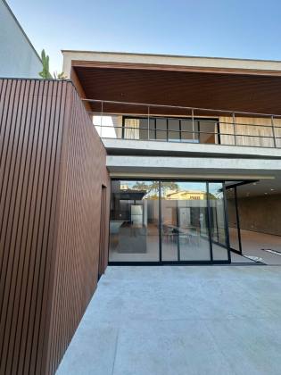 Casa de Alto Padrão à Venda na Atalaia | 400m² | 3 Suítes | Porteira Fechada – Aracaju