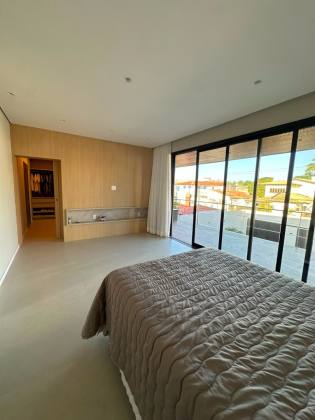 Casa de Alto Padrão à Venda na Atalaia | 400m² | 3 Suítes | Porteira Fechada – Aracaju