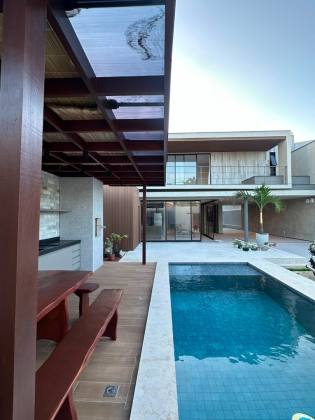Casa de Alto Padrão à Venda na Atalaia | 400m² | 3 Suítes | Porteira Fechada – Aracaju