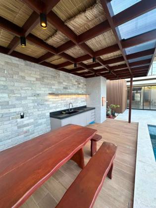 Casa de Alto Padrão à Venda na Atalaia | 400m² | 3 Suítes | Porteira Fechada – Aracaju