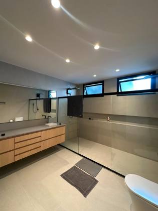 Casa de Alto Padrão à Venda na Atalaia | 400m² | 3 Suítes | Porteira Fechada – Aracaju