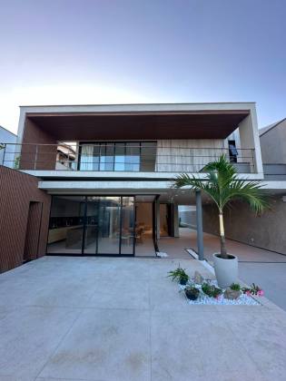 Casa de Alto Padrão à Venda na Atalaia | 400m² | 3 Suítes | Porteira Fechada – Aracaju