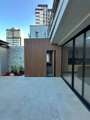 Casa de Alto Padrão à Venda na Atalaia | 400m² | 3 Suítes | Porteira Fechada – Aracaju