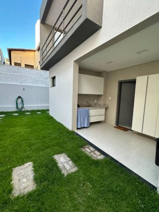 Casa de Alto Padrão à Venda na Atalaia | 400m² | 3 Suítes | Porteira Fechada – Aracaju