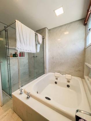 APARTAMENTO REFORMADO À VENDA NO MANSÃO ROBERTO CONSTÂNCIO VIEIRA | 220m² | ANDAR ALTO | JARDINS – ARACAJU