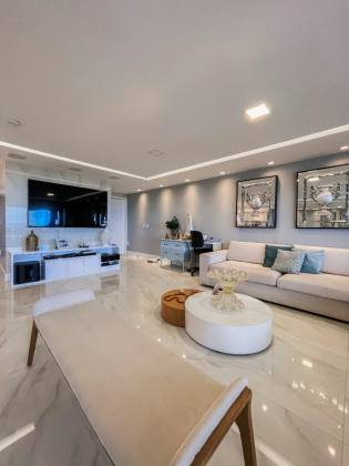 APARTAMENTO REFORMADO À VENDA NO MANSÃO ROBERTO CONSTÂNCIO VIEIRA | 220m² | ANDAR ALTO | JARDINS – ARACAJU