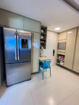 APARTAMENTO REFORMADO À VENDA NO MANSÃO ROBERTO CONSTÂNCIO VIEIRA | 220m² | ANDAR ALTO | JARDINS – ARACAJU
