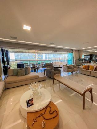 APARTAMENTO REFORMADO À VENDA NO MANSÃO ROBERTO CONSTÂNCIO VIEIRA | 220m² | ANDAR ALTO | JARDINS – ARACAJU