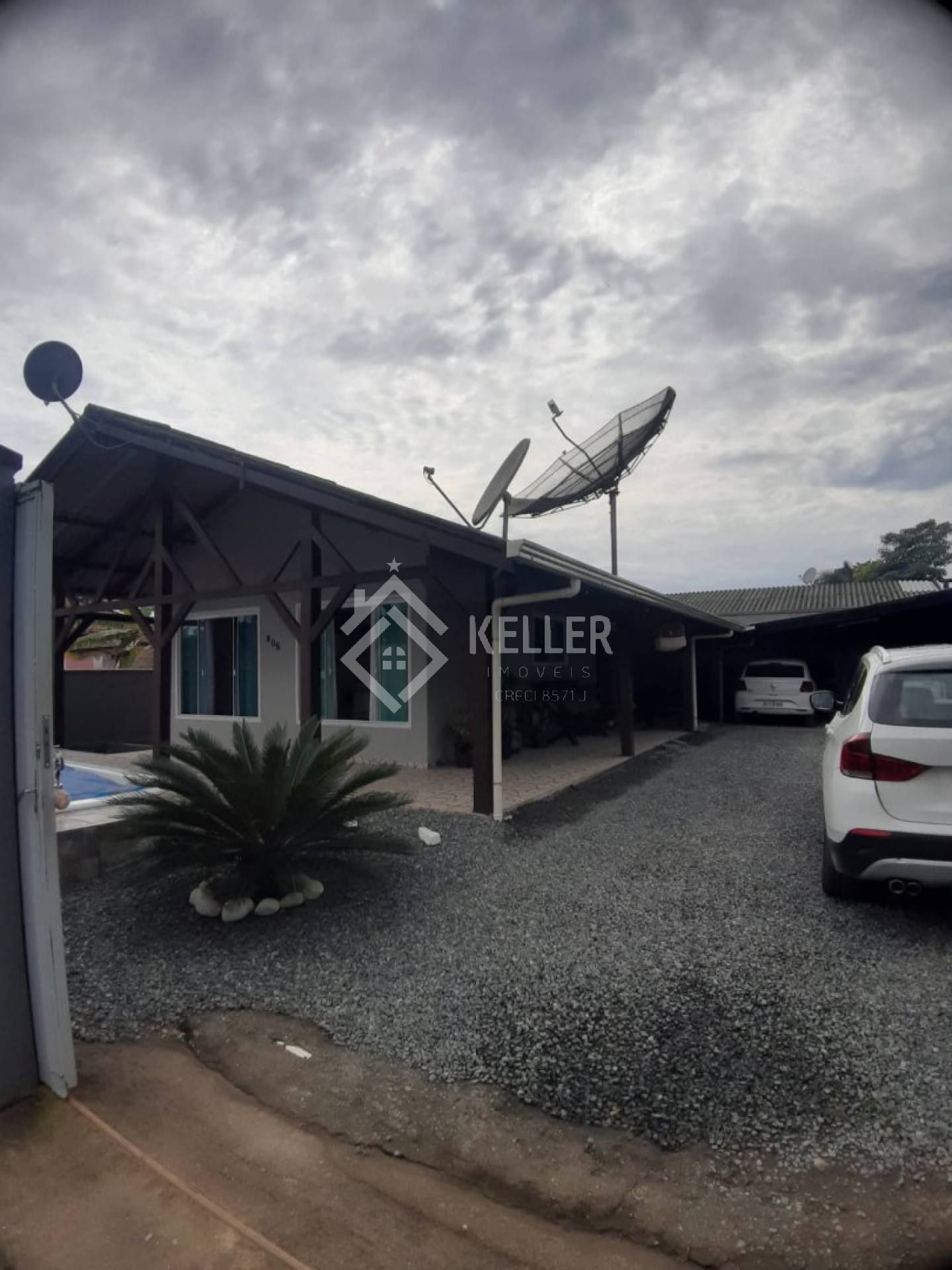 Casa com Piscina em Penha - SC