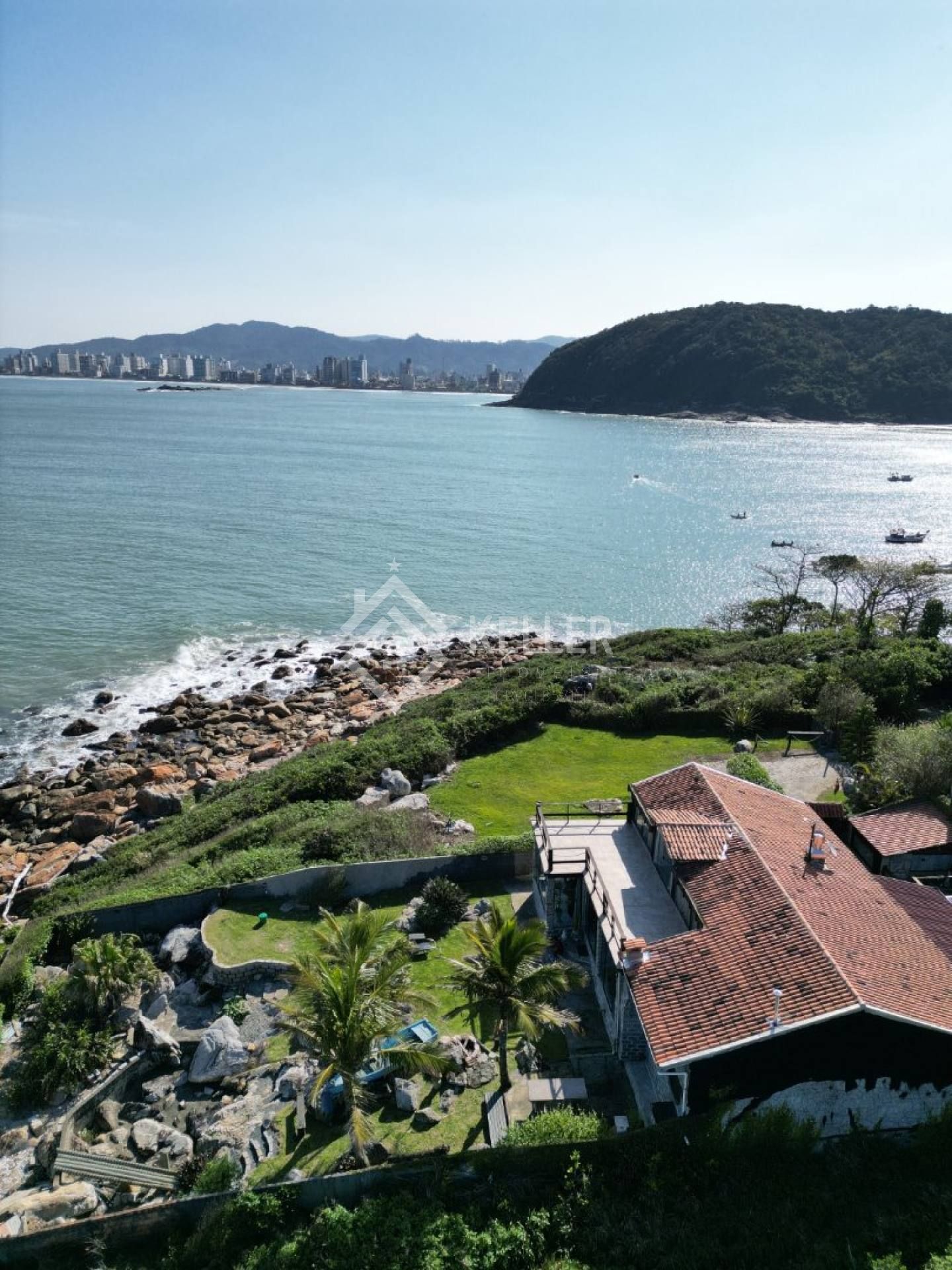 Casa de Pedra frente mar