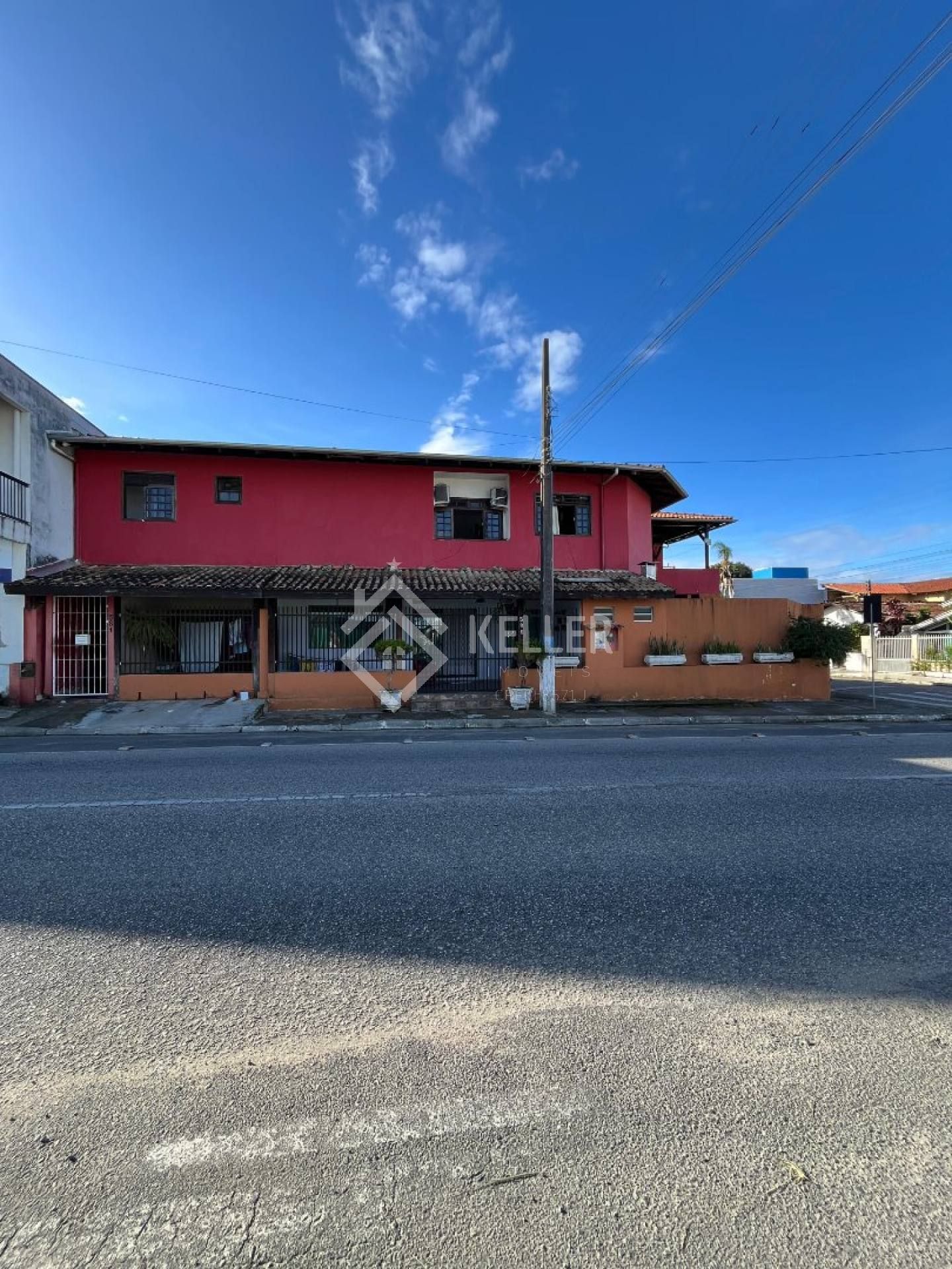 Terreno com 450 m² e construção 350 m².