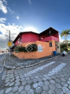 Terreno com 450 m² e construção 350 m².