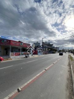 Imóvel Comercial e Residencial a 50 Metros da Praia de Armação