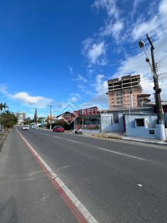 Imóvel Comercial e Residencial a 50 Metros da Praia de Armação