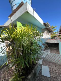 Casa de Madeira com Amplo Terreno – Próxima da Praia em Penha/SC