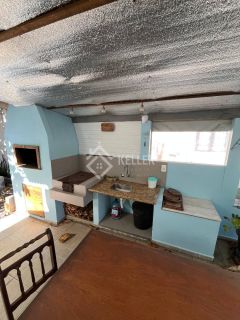 Casa de Madeira com Amplo Terreno – Próxima da Praia em Penha/SC