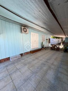 Casa de Madeira com Amplo Terreno – Próxima da Praia em Penha/SC