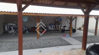 Casa com Edícula em Terreno Amplo – 300m² | 3 Quartos (1 Suíte) | Garagem Coberta para 2 Carros