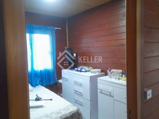 Casa com Edícula em Terreno Amplo – 300m² | 3 Quartos (1 Suíte) | Garagem Coberta para 2 Carros