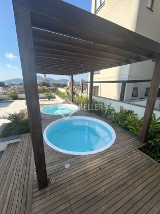 Apartamento Giardino Para Vender com 02 quartos 01 suítes no bairro Armação em Penha