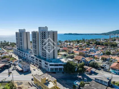 Apartamento Giardino Para Vender com 02 quartos 01 suítes no bairro Armação em Penha