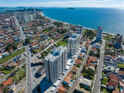 Apartamento Giardino Para Vender com 02 quartos 01 suítes no bairro Armação em Penha