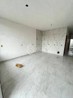 Geminado moderno com 2 quartos, sendo 1 suíte, acabamento impecável e localização privilegiada!