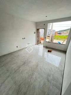 Geminado moderno com 2 quartos, sendo 1 suíte, acabamento impecável e localização privilegiada!