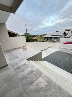 GEMINADO MODERNO COM SUÍTE, CHURRASQUEIRA E AMPLO ESPAÇO EXTERNO!