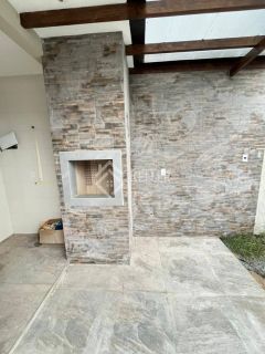 GEMINADO MODERNO COM SUÍTE, CHURRASQUEIRA E AMPLO ESPAÇO EXTERNO!