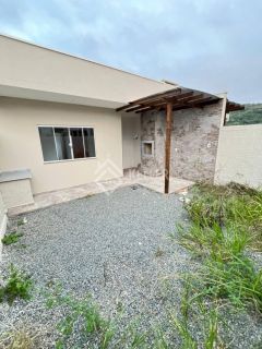 GEMINADO MODERNO COM SUÍTE, CHURRASQUEIRA E AMPLO ESPAÇO EXTERNO!