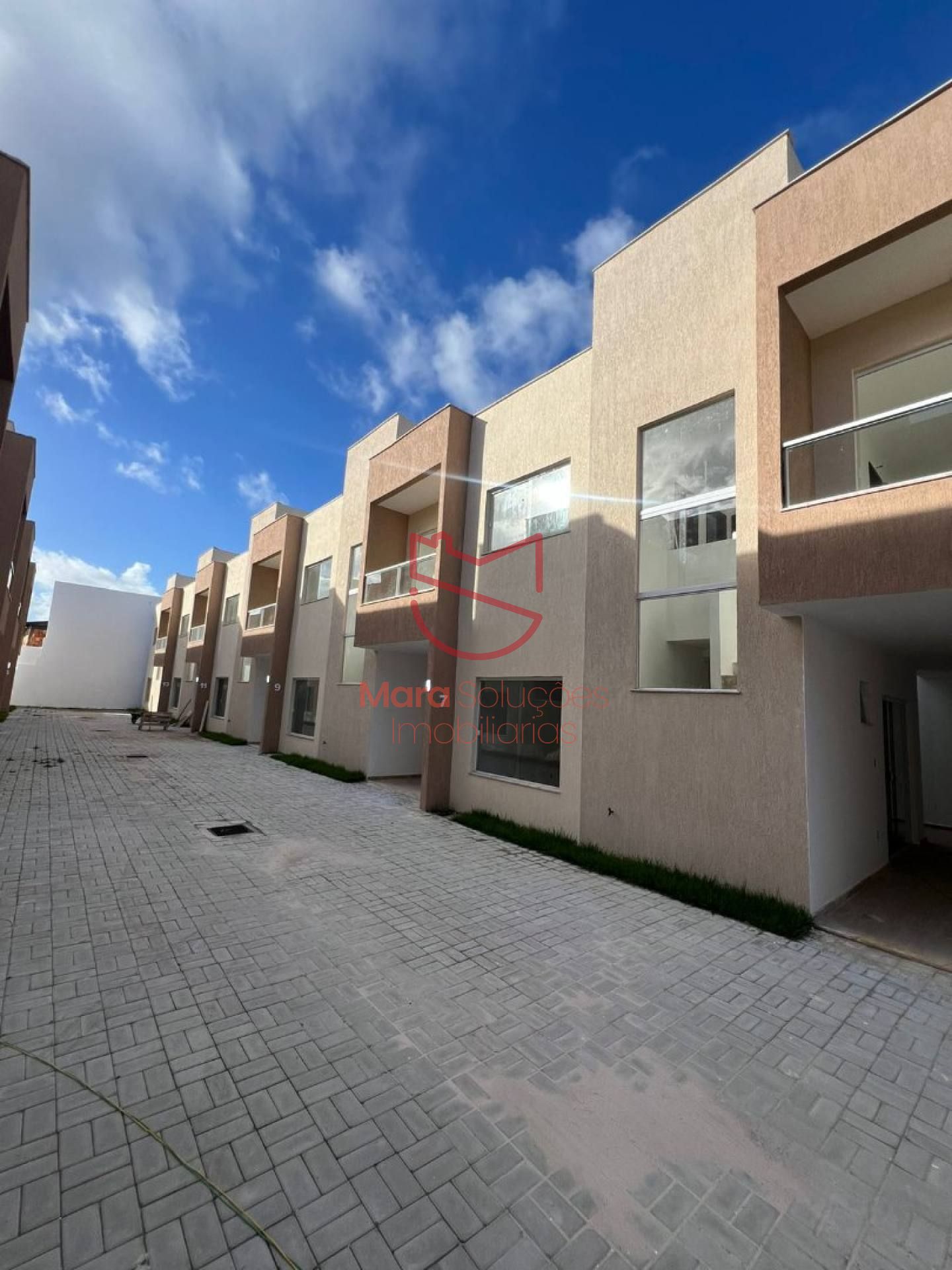 Duplex em Ipitanga: seu refúgio particular a 200 metros da praia.