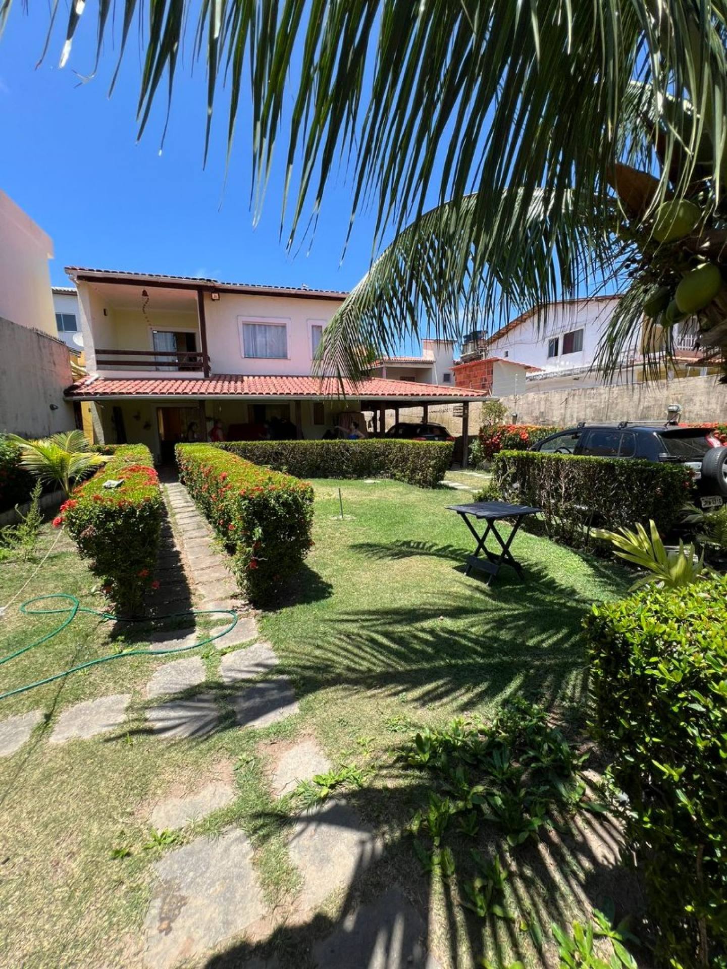CASA SOLTA DUPLEX NO BAIRRO PRAIA DE IPITANGA EM UMA ÓTIMA LOCALIZAÇÃO, RUA SUPER TRANQUILA.