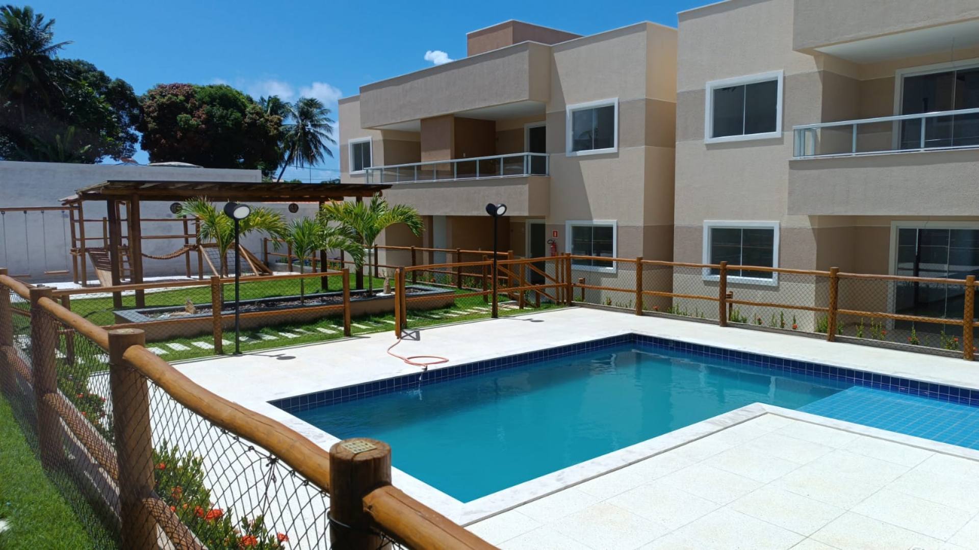 VENDO APARTAMENTO PRIMEIRO ANDAR E GARDEN EM ABRANTES