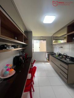 Casa duplex em buraquinho 4/4 sendo 3 suites Nascente.