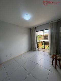 Casa duplex em buraquinho 4/4 sendo 3 suites Nascente.