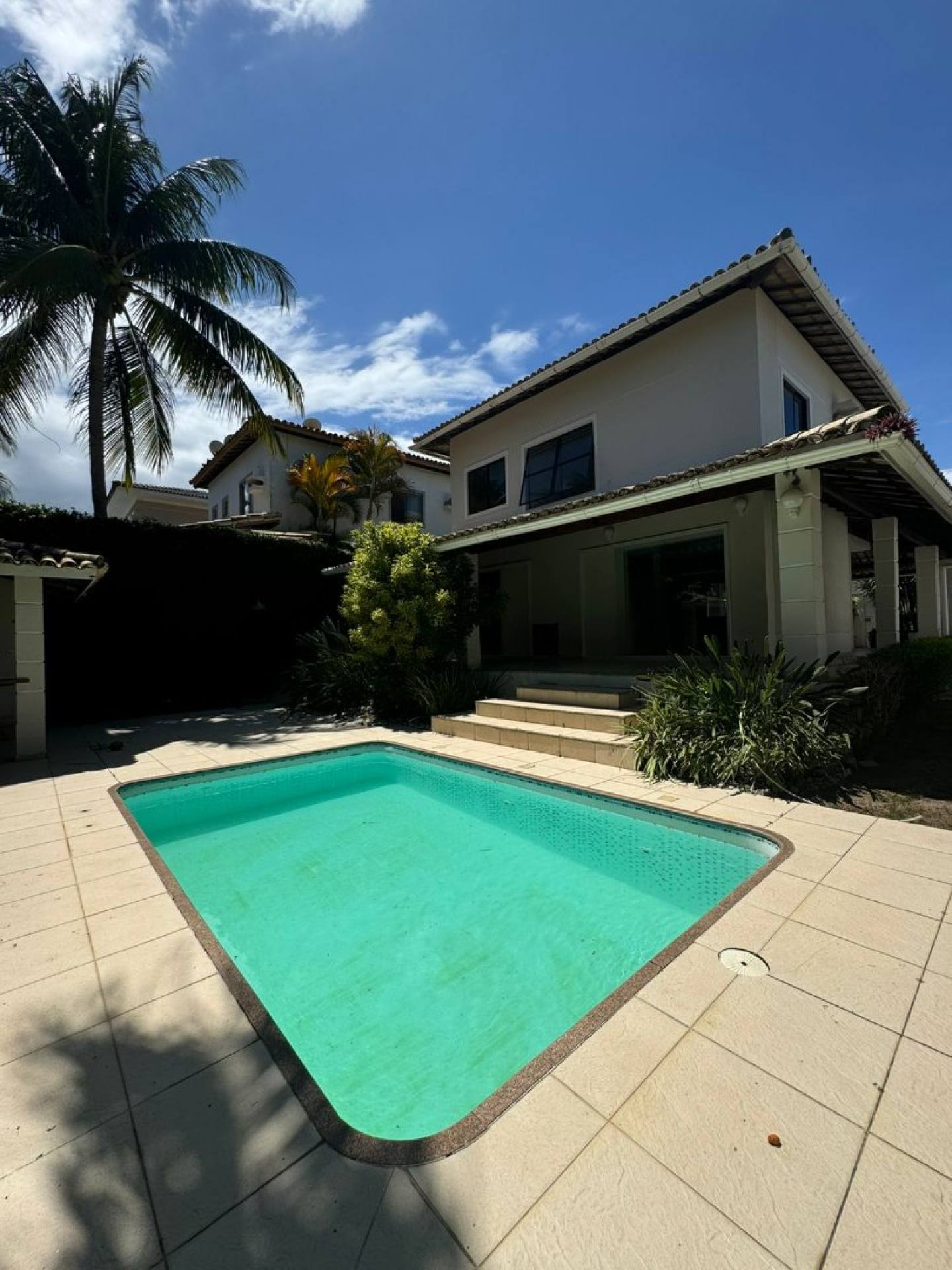 OPORTUNIDADE excelente casa no Condomínio Intervilas Buraquinho ?980.000,00 pronta para morar.