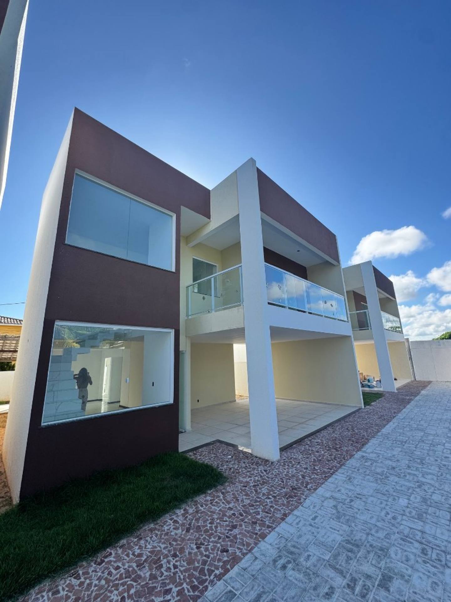 Casa Solta com 4 suítes ao lado do parque shopping - Pitangueiras.