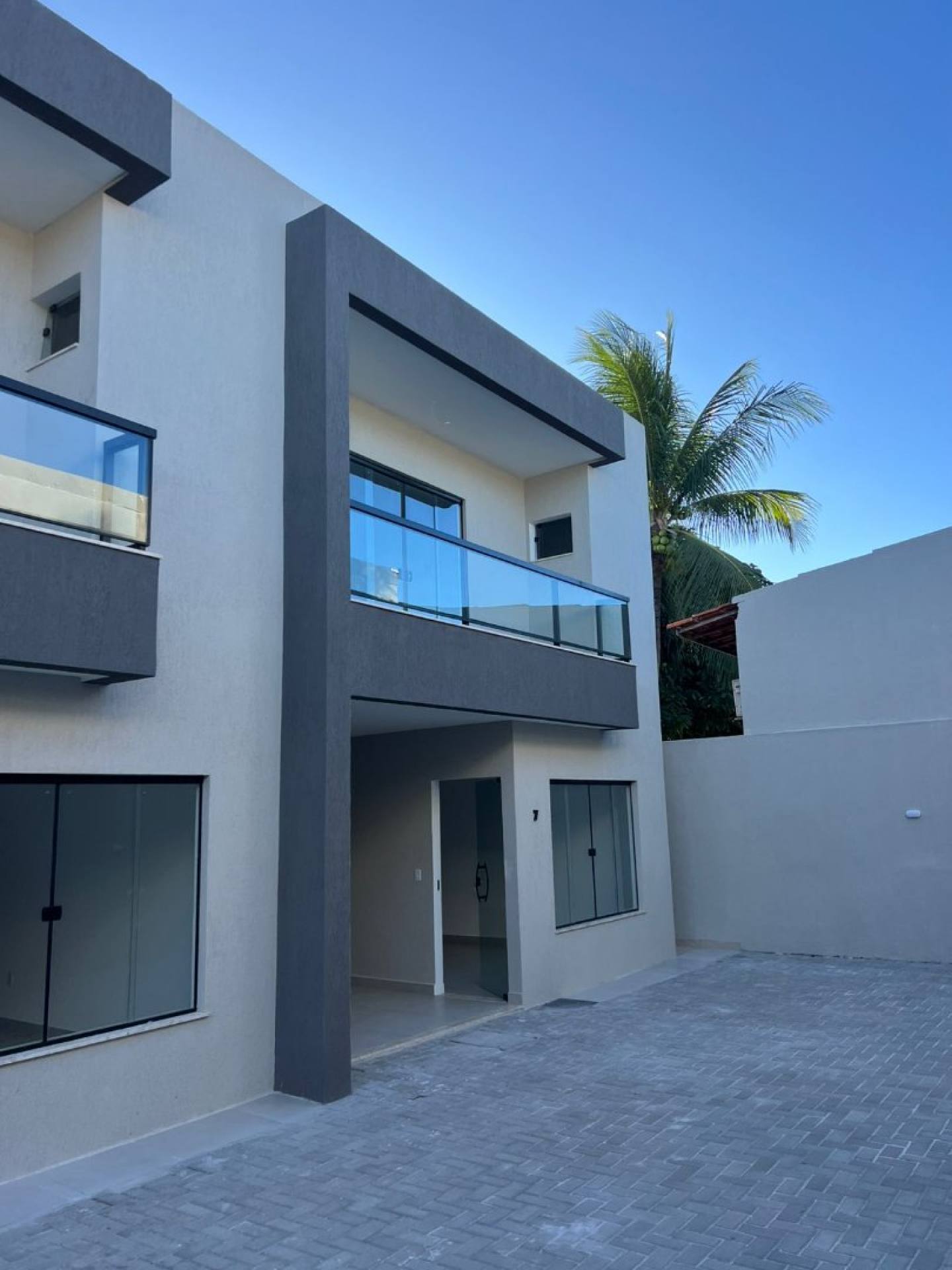 Casa 4/4 em Pitangueiras.