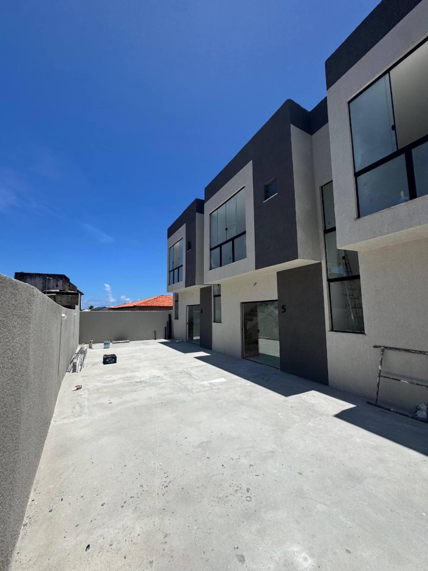 Casa com 3/4 em Ipitanga.