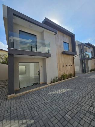 Casa Duplex 4/4 ao lado da orla de vilas do atlântico.